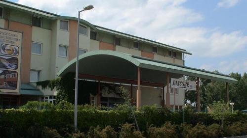 Jancsar Hotel Székesfehérvár Exterior foto